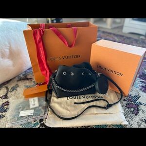 LOUIS VUITTON Bella bucket bag